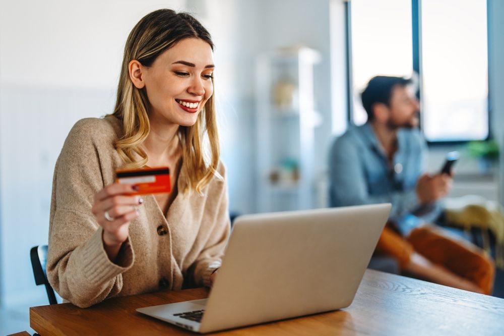 Resolving Product Variant Feed Issues for E-commerce Growth